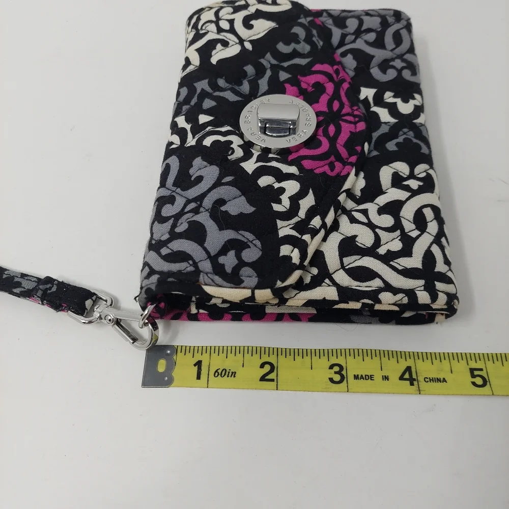 Vera Bradley Canterberry Magenta Turnlock Wallet Wristlet Black Pink Paisley